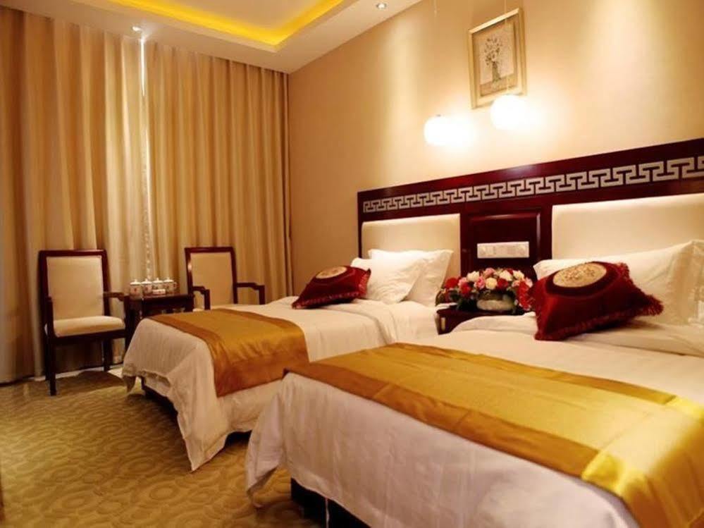 Landmark Hotel Kunming Esterno foto