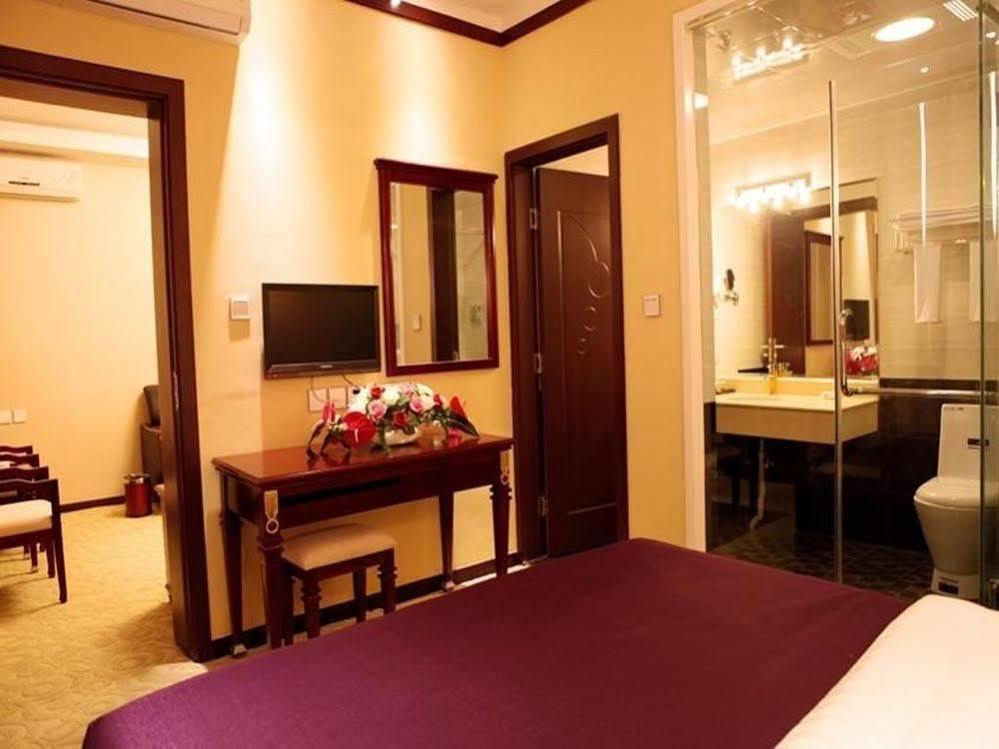 Landmark Hotel Kunming Esterno foto
