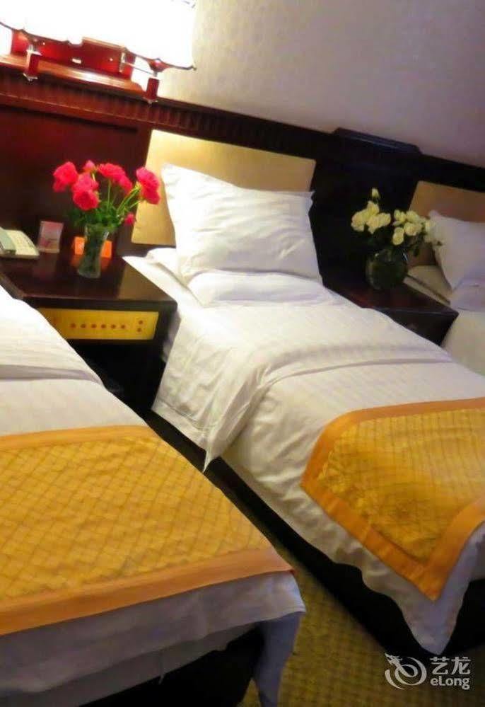 Landmark Hotel Kunming Esterno foto