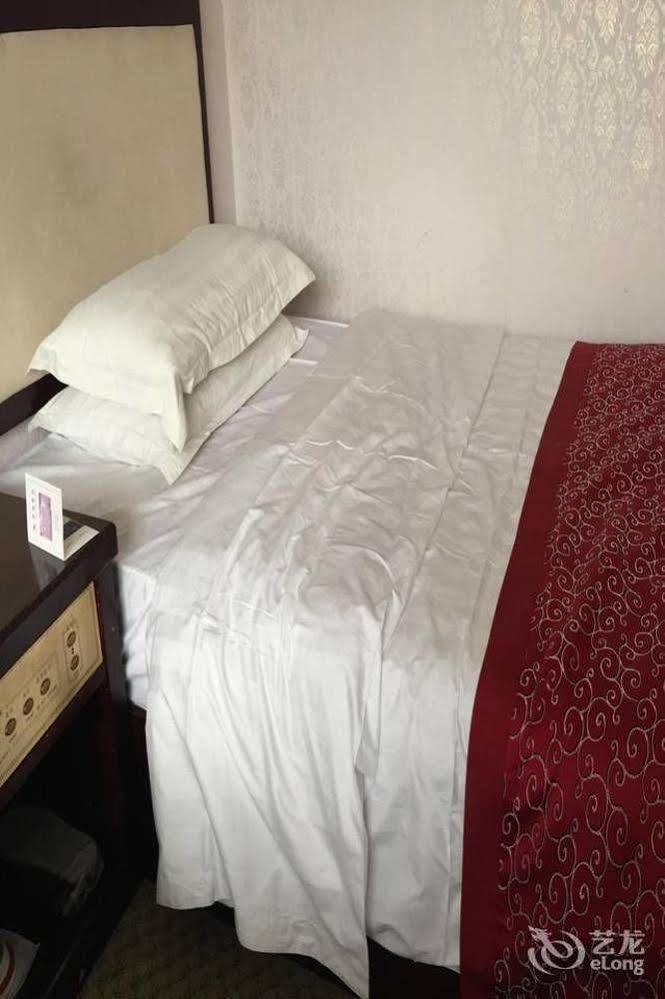 Landmark Hotel Kunming Esterno foto