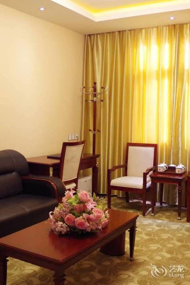 Landmark Hotel Kunming Esterno foto