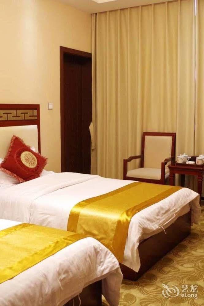Landmark Hotel Kunming Esterno foto