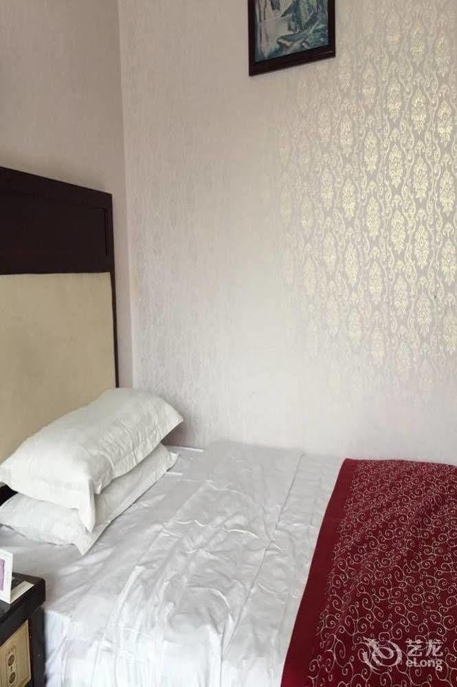 Landmark Hotel Kunming Esterno foto