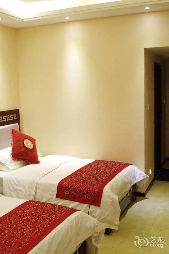 Landmark Hotel Kunming Esterno foto