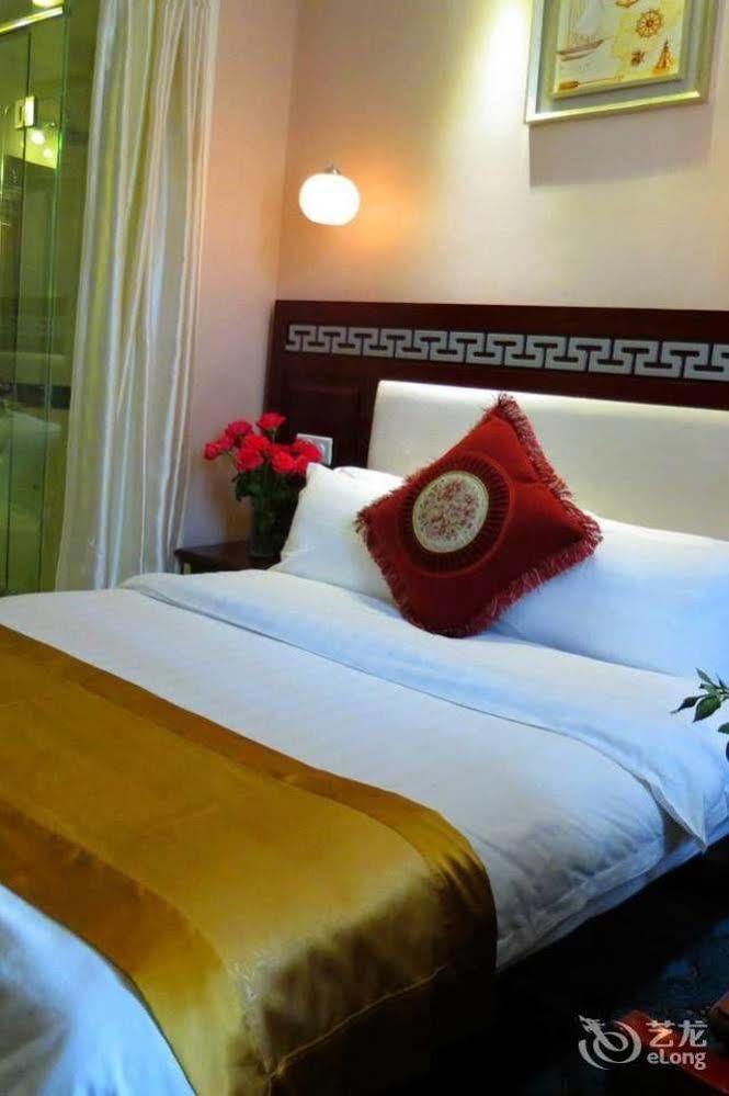 Landmark Hotel Kunming Esterno foto