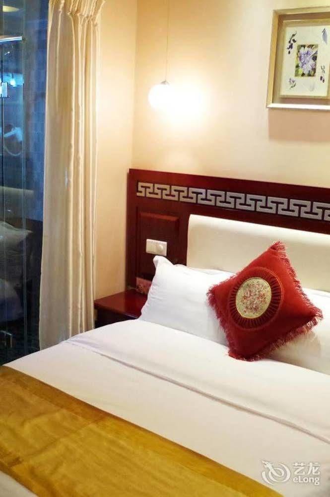 Landmark Hotel Kunming Esterno foto