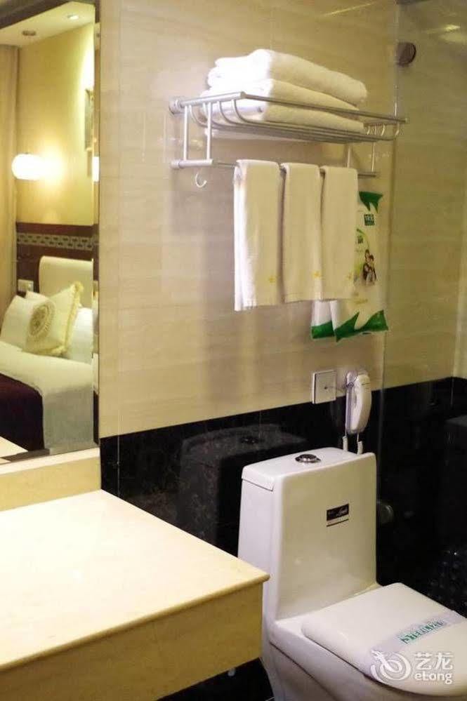 Landmark Hotel Kunming Esterno foto