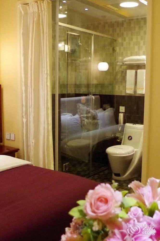 Landmark Hotel Kunming Esterno foto
