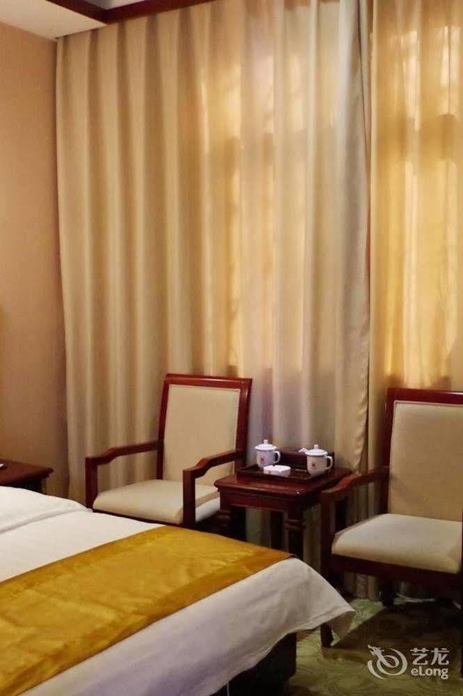 Landmark Hotel Kunming Esterno foto